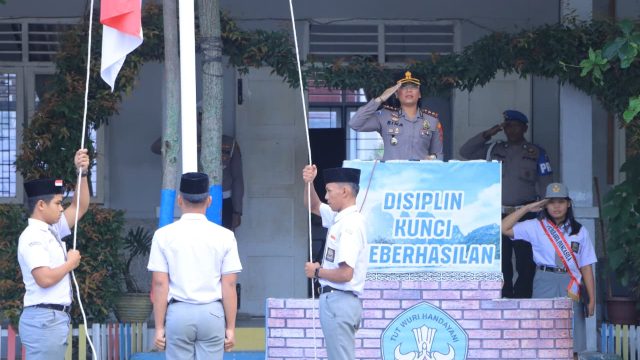 Kapolres Samosir Pimpin Upacara di SMK Negeri 1 Palipi, Tekankan Pencegahan Kenakalan Remaja dan Tertib Berlalu Lintas