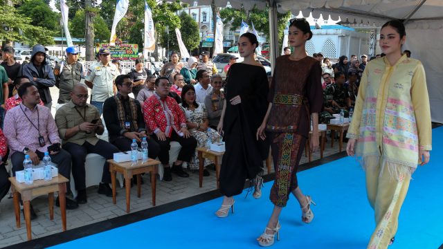 Fashion Show Wastra “Etnika Moderna” Meriahkan HUT ke-155 Kota Pematangsiantar, Dorong UMKM Tembus Pasar Global