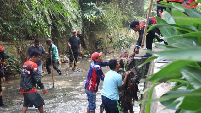 DLH Pematangsiantar Gelar Aksi Bersih Sungai di Taman Kehati, Gaungkan Semangat Hari Bumi