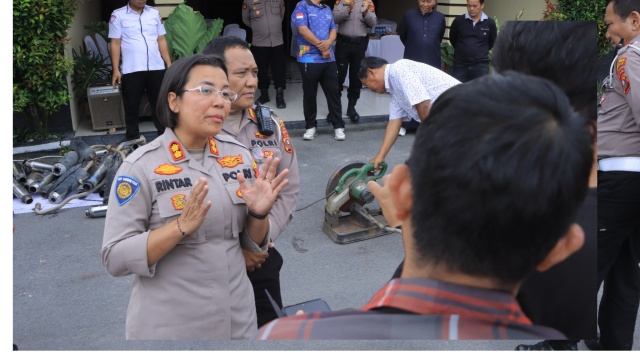 Musnahkan 117 Knalpot Brong, Polres Samosir Tegaskan Komitmen Jaga Kenyamanan Warga dan Wisatawan