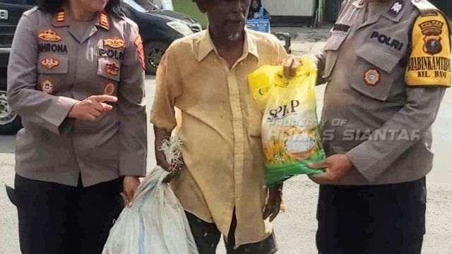 Bentuk Kepedulian, Kapolsek Siantar Utara Salurkan Bansos untuk Warga yang Membutuhkan