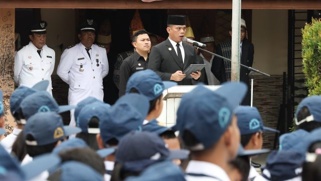 Sekda Junaedi Sitanggang Jadi Pembina Upacara Hardiknas 2026 di SMPN 1 Pematangsiantar