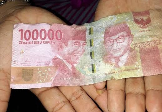 Geger,,, Warga Pasar H. Misbah Kisaran Amankan Seorang Pria Warga Batu Bara diduga Edarkan Uang Palsu