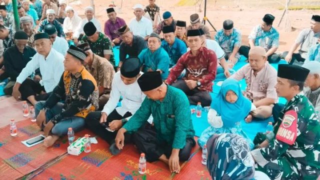 Semangat Tahun Baru Islam 1448 H, Babinsa Koramil 08/Bangun Hadiri Peringatan Muharram di Nagori Karang Sari