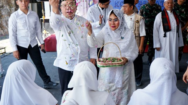 Wali Kota Wesly Silalahi Tepung Tawar Jamaah Haji Pematangsiantar