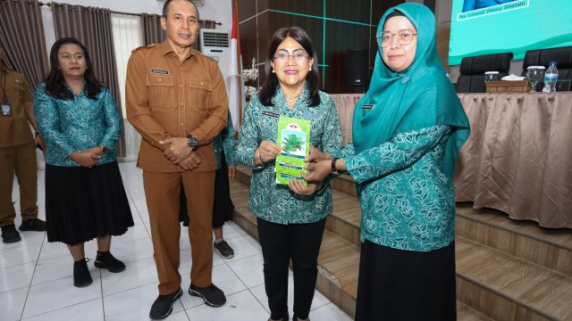 Ketua TP PKK Pematangsiantar Serahkan Bantuan Bibit Sayuran dan Kompos untuk Dukung Ketahanan Pangan