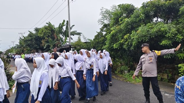 Wujud Polri Humanis, Polsek Gunung Malela Kawal Pawai 1 Muharram 1448 H di Simalungun