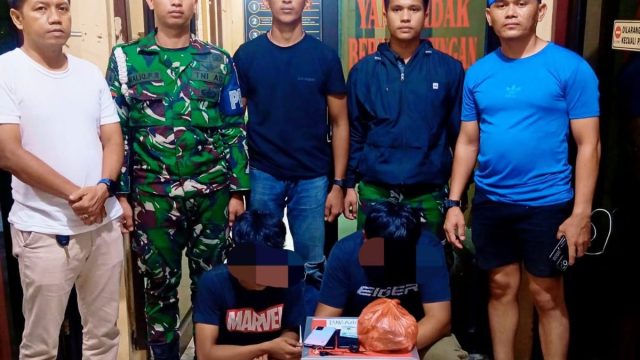 Patroli Malam Berujung Penangkapan, Dua Pria Diduga Bawa Ganja Diamankan TNI